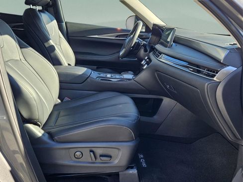 Certified 2025 INFINITI QX60 Luxe image 9