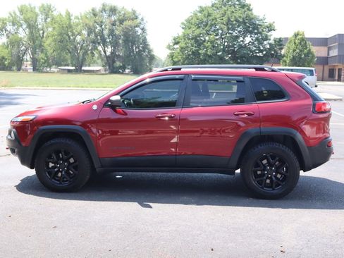 Used 2017 Jeep Cherokee Trailhawk AWD/4WD image 9