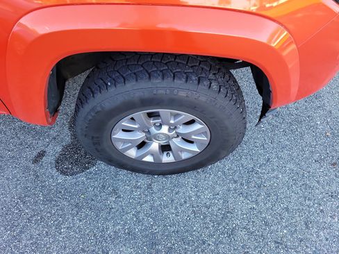 Used 2017 Toyota Tacoma SR5 w/ Tow Package image 30