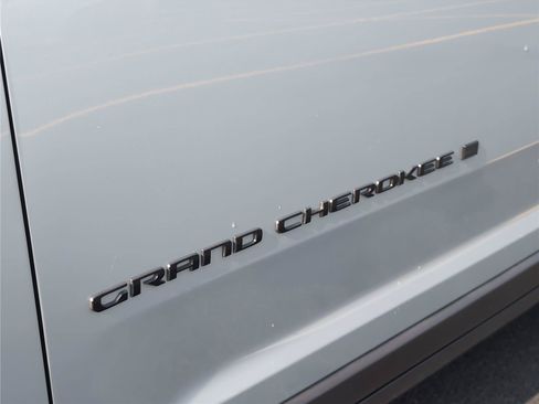 Used 2025 Jeep Grand Cherokee L Limited w/ Luxury Tech Group II RWD image 10