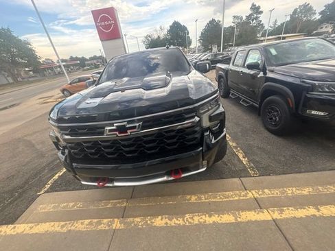 Used 2023 Chevrolet Silverado 1500 ZR2 w/ Technology Package AWD/4WD image 2