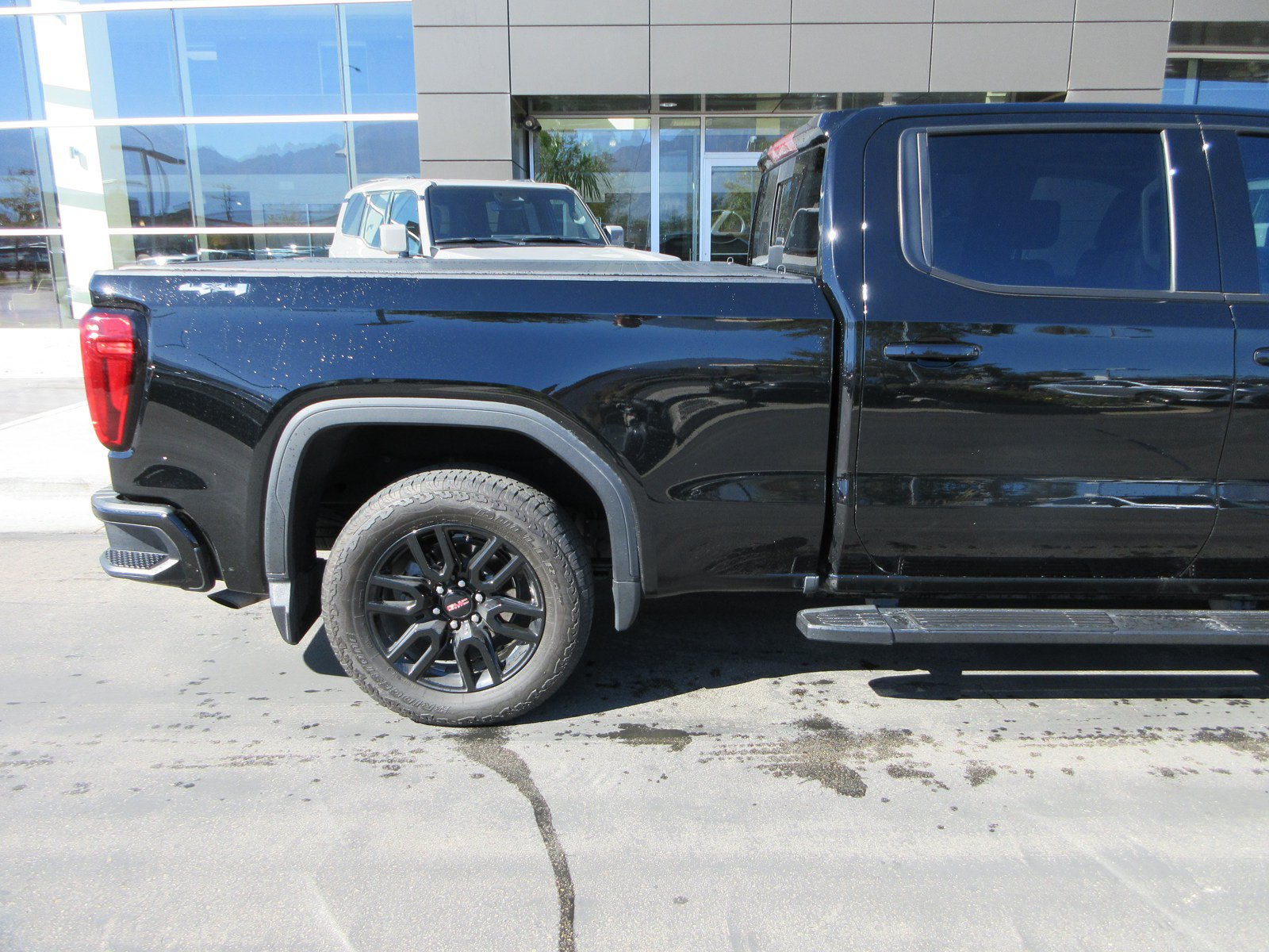 Used 2024 GMC Sierra 1500 Elevation w/ Elevation Premium Package AWD/4WD image 13