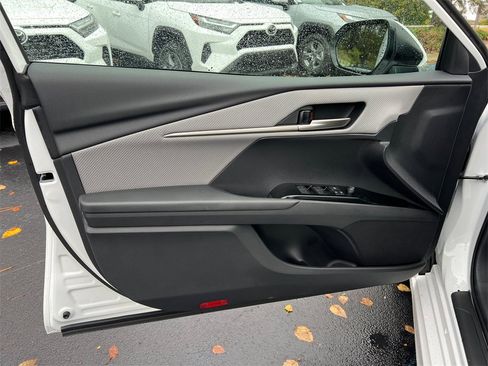Used 2026 Toyota Camry SE image 10