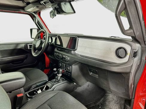 Used 2024 Jeep Wrangler Unlimited AWD/4WD image 29