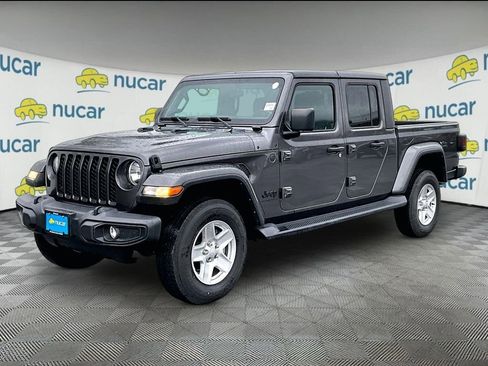 Used 2023 Jeep Gladiator Sport image 3