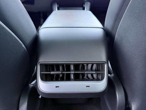 Used 2021 Tesla Model Y Long Range AWD/4WD image 17