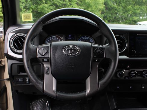 Used 2017 Toyota Tacoma TRD Off-Road w/ Tow Package (A/T) AWD/4WD image 8