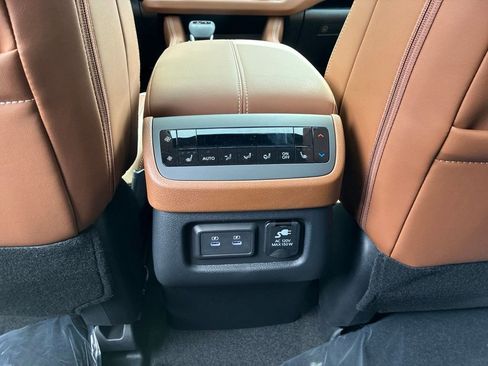 New 2026 Nissan Pathfinder Platinum AWD/4WD image 28
