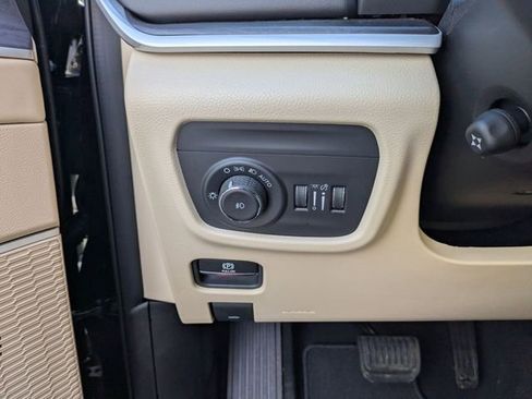 New 2026 Jeep Grand Cherokee Limited w/ Luxury Tech Group II RWD image 16
