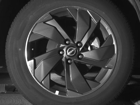 Used 2025 Nissan Rogue SV FWD image 13