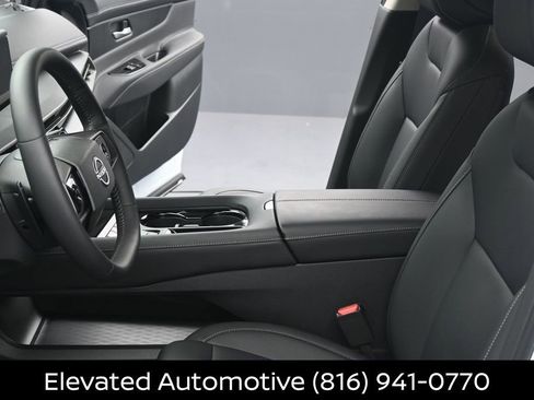 Certified 2025 Nissan Murano SV FWD image 16