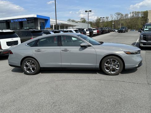 Used 2025 Honda Accord EX-L image 9
