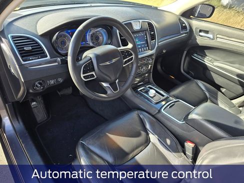 Used 2022 Chrysler 300 Touring L RWD image 2