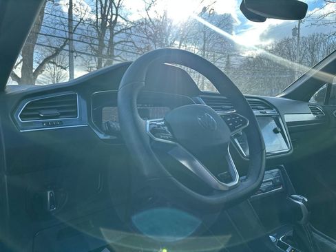 Used 2022 Volkswagen Tiguan SEL R-Line image 6