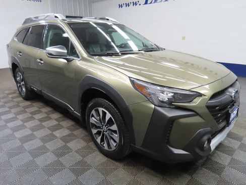Used 2023 Subaru Outback Touring AWD/4WD image 3