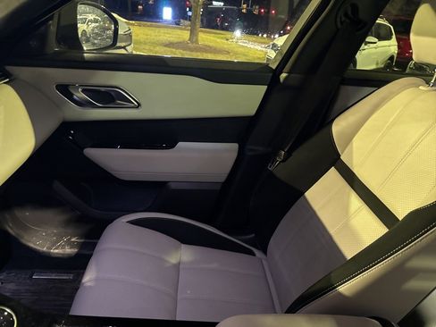 Used 2022 Land Rover Range Rover Velar R-Dynamic S image 10