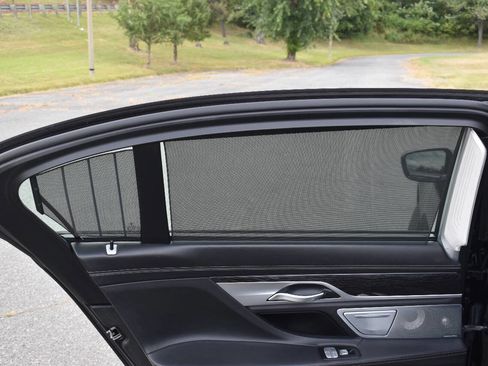 Used 2018 BMW 750i xDrive image 14