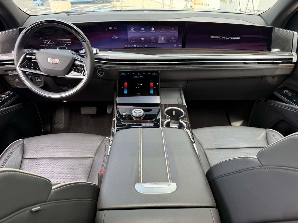Certified 2025 Cadillac Escalade ESV Premium Luxury AWD/4WD image 18