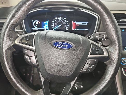 Used 2017 Ford Fusion SE w/ Fusion SE Technology Package FWD image 22