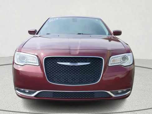 Used 2019 Chrysler 300 Touring L w/ Quick Order Package 22F RWD image 2