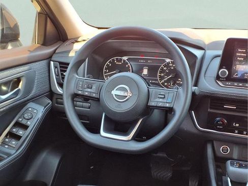 Certified 2023 Nissan Rogue SV FWD image 14