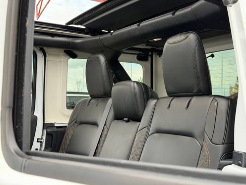 Used 2022 Jeep Wrangler Unlimited Sahara AWD/4WD image 30