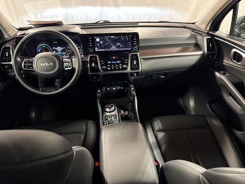 Certified 2022 Kia Sorento EX AWD/4WD image 4