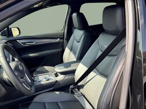 New 2025 Cadillac XT5 Luxury image 10