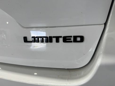 Used 2024 Jeep Grand Cherokee Limited w/ Luxury Tech Group II AWD/4WD image 35