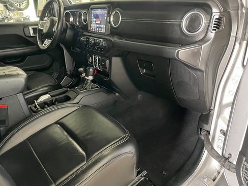 Used 2018 Jeep Wrangler Unlimited Sahara w/ Uconnect 4C Nav & Sound Group AWD/4WD image 27