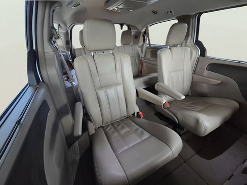 Used 2016 Chrysler Town & Country Touring FWD image 35