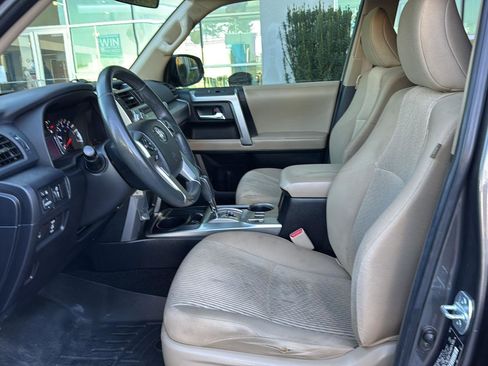 Used 2016 Toyota 4Runner SR5 image 8