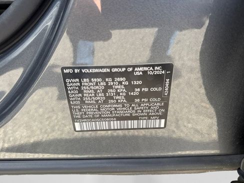 Used 2025 Volkswagen Atlas SE image 31