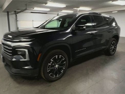 New 2025 Chevrolet Traverse LT w/ Sun and Wheel Package image 4