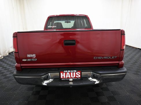 Used 2000 Chevrolet S10 Pickup LS w/ Preferred Equipment Group image 8
