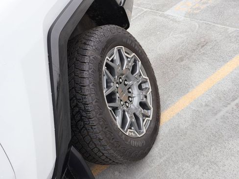 Used 2025 GMC Hummer EV 3X image 41