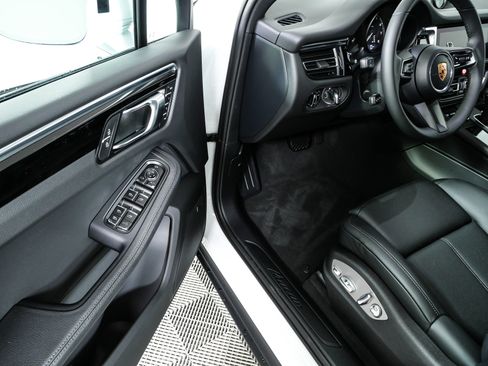 New 2026 Porsche Macan AWD/4WD image 8