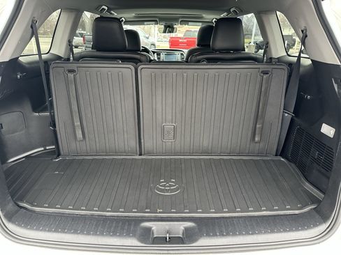 Used 2018 Toyota Highlander XLE image 24