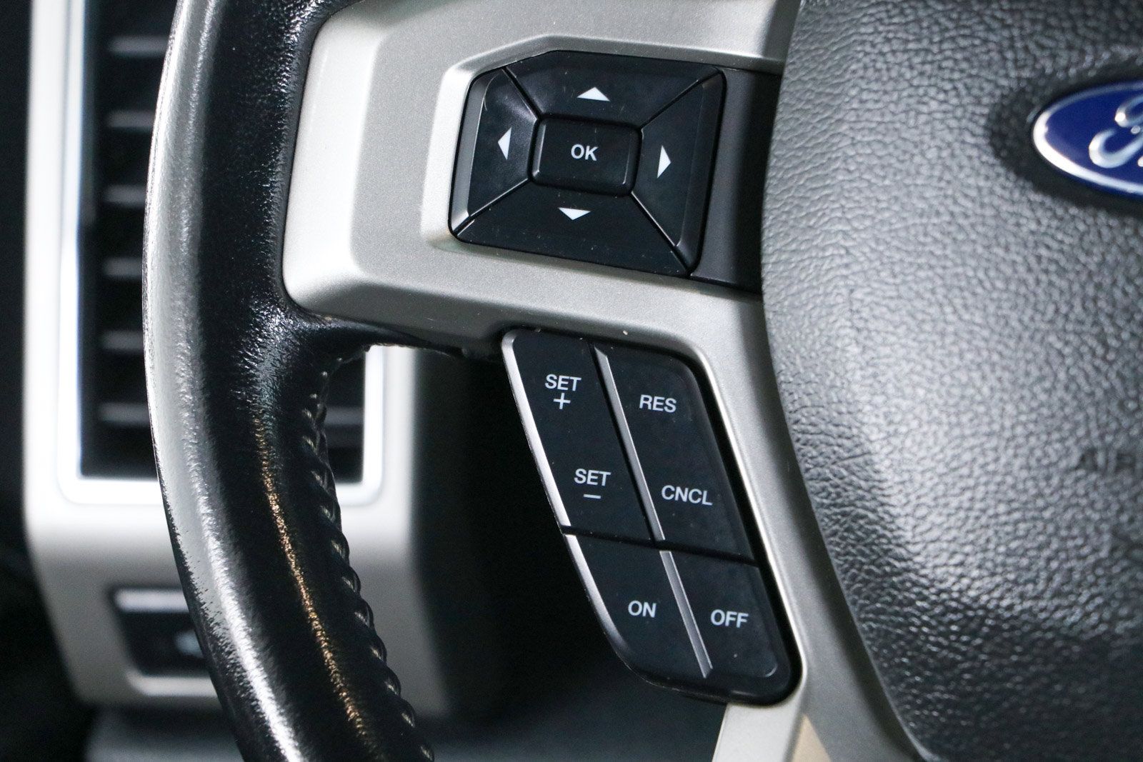 Used 2022 Ford F250 Lariat w/ Black Appearance Package AWD/4WD image 14