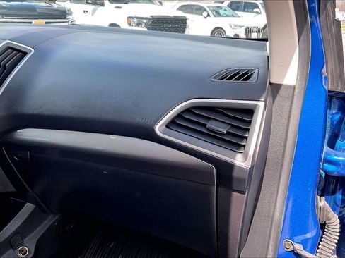 Used 2018 Ford Edge SEL image 23