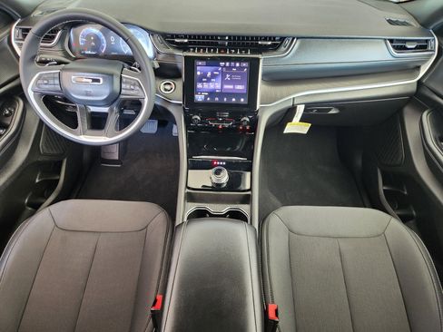 Used 2025 Jeep Grand Cherokee Laredo X image 27