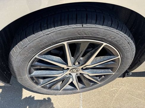 Used 2024 Toyota Camry SE w/ Convenience Package FWD image 9