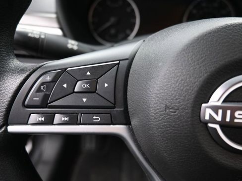 Used 2025 Nissan Altima 2.5 SV FWD image 21