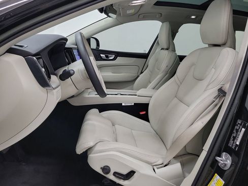 Certified 2023 Volvo XC60 B5 Ultimate w/ Climate Package image 18