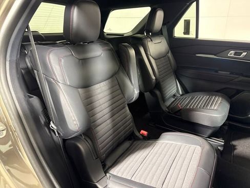 New 2026 Ford Explorer ST-Line w/ ST-Line Street Pack image 11