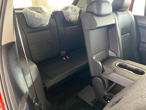 Used 2018 Volkswagen Tiguan SE w/ 3rd Row Seat Package image 23