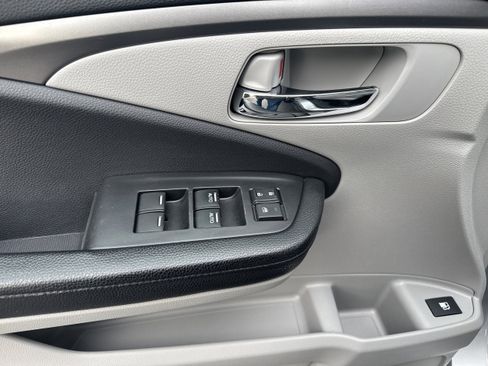 Used 2017 Honda Pilot LX image 6