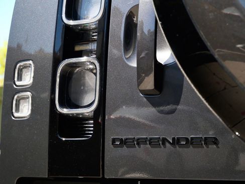 Used 2025 Land Rover Defender 110 X image 25