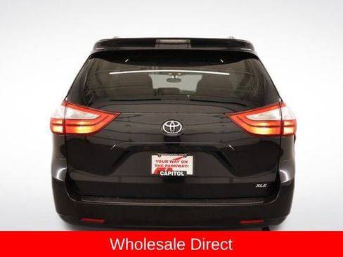 Used 2016 Toyota Sienna XLE image 3
