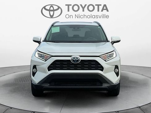 Used 2021 Toyota RAV4 XLE Premium image 9
